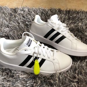 Brand New size 8 1/2 Adidas Cloud foam sneakers